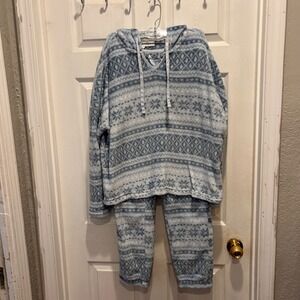 Berkshire Homewear Women's Cozy Fair Isle Pajama Set Size M Blue Snowflake Cabin